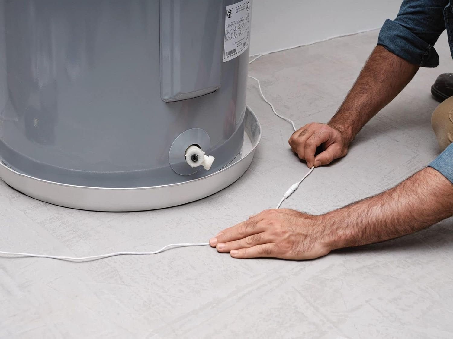 Moen White Flo Smart Water Leak Detector, Water Sensor Alarm for Home, 3-Pack, 920-005 Moen White Flo Smart Water Leak Detector, Water Sensor Alarm for Home, 3-Pack, 920-005