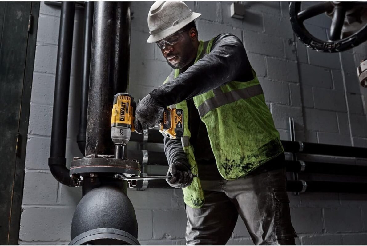 DEWALT 20V MAX Cordless Impact Wrench Kit, 1/2 Hog Ring With 4-Mode Speed, Includes Battery, Charger and Bag (DCF900P1) DEWALT 20V MAX Cordless Impact Wrench Kit, 1/2 Hog Ring With 4-Mode Speed, Includes Battery, Charger and Bag (DCF900P1)