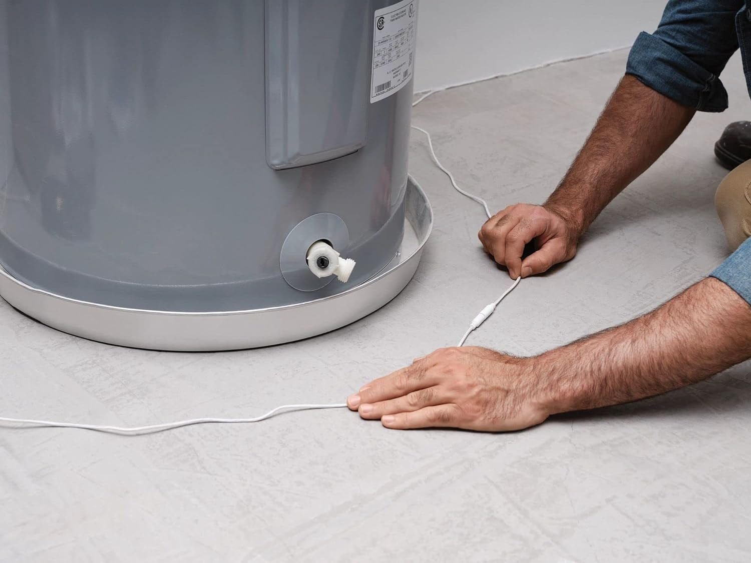 Moen White Flo Smart Water Leak Detector, Water Sensor Alarm for Home, 3-Pack, 920-005 Moen White Flo Smart Water Leak Detector, Water Sensor Alarm for Home, 3-Pack, 920-005